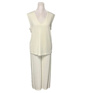 Chicos Travelers White Crystal V Tank and Capri Pants 2 piece Set Size 0 NWT